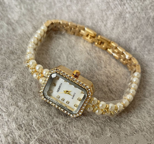 Elegant and Luxurious Watch with Square Pearl Watch Strap